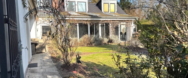 VERMIETET - Luxuriöser Winkelbungalow mit ca. 300 m² Wohn-/ Nutzfläche am Dorfanger in Berlin | optimhome Immobilien Deutschland • Kaufen & Verkaufen Bild VERMIETET - Luxuriöser Winkelbungalow mit ca. 300 m² Wohn-/ Nutzfläche am Dorfanger in Berlin