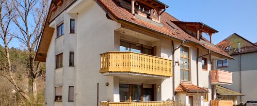 2-Zimmer-Wohnung mit 2 Balkonen und Vorgarten (SNR) – ideal zur Eigennutzung oder Vermietung in Heigenbrücken | optimhome Immobilien Deutschland • Kaufen & Verkaufen Bild 2-Zimmer-Wohnung mit 2 Balkonen und Vorgarten (SNR) – ideal zur Eigennutzung oder Vermietung in Heigenbrücken